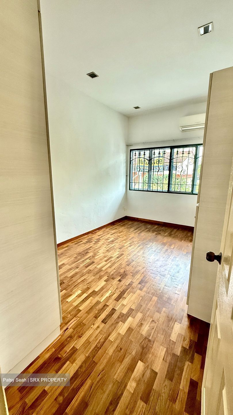 Golden Hill Estate (D19), Terrace #450535011